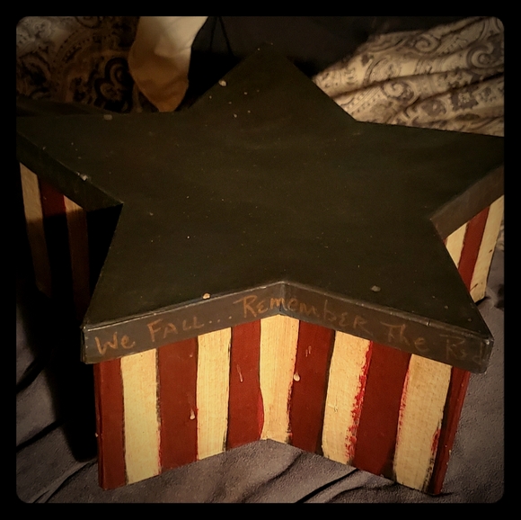 Primitive storage star - Picture 1 of 3
